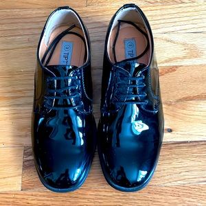 Boys black patent leather dress shoes size 3